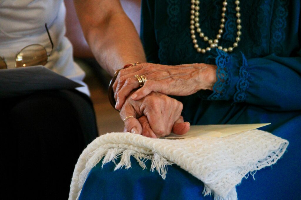 manny-becerra-XvzJVbeaK_4-unsplash Consider whether moving to a senior living community will fulfill your needs.